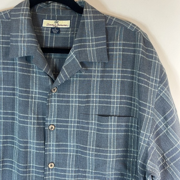 Tommy Bahama 100% Silk Gray & Cream Striped Camp Shirt with Front Pocket Size M - Picture 2 of 8